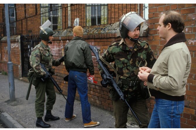 2 Hour Terror and Mural History Belfast taxi Private Tour - Starting near Belfast City Hall