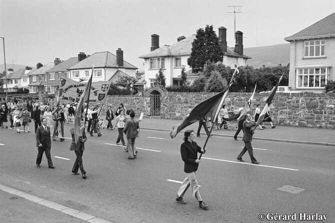 2 hours Belfast Original Drivers The Troubles Black Taxi Tour - Falls Road and the Bobby Sands mural