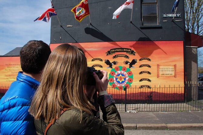 2 Hours Republican & Loyalist Mural Black Taxi Tour from Belfast - Crossing to Shankill Road’s Loyalist murals