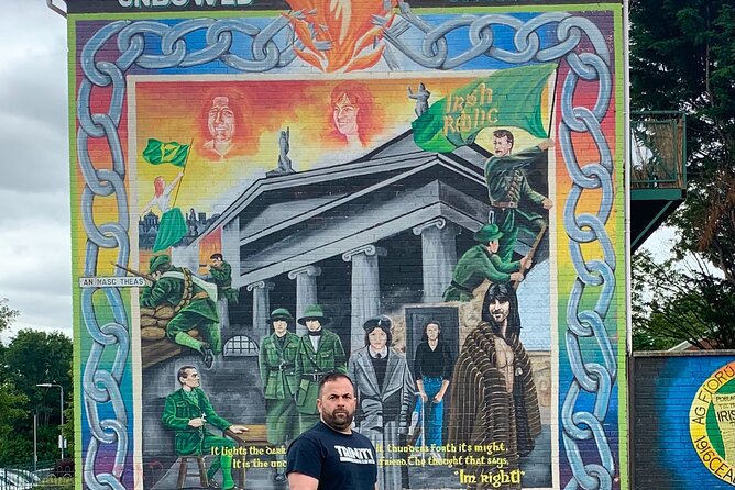 Award Winning Exclusive 2 Hr Private Belfast Black Taxi Cab Tour - Writing on the Peace Wall