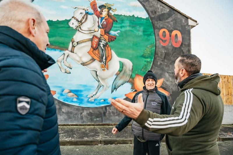 Belfast: 1.5-Hour Private Black Taxi tour - Falls Road and the Republican murals