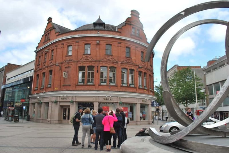 Belfast: A History of Terror Walking Tour - Belfast City Hall and the opening history lesson