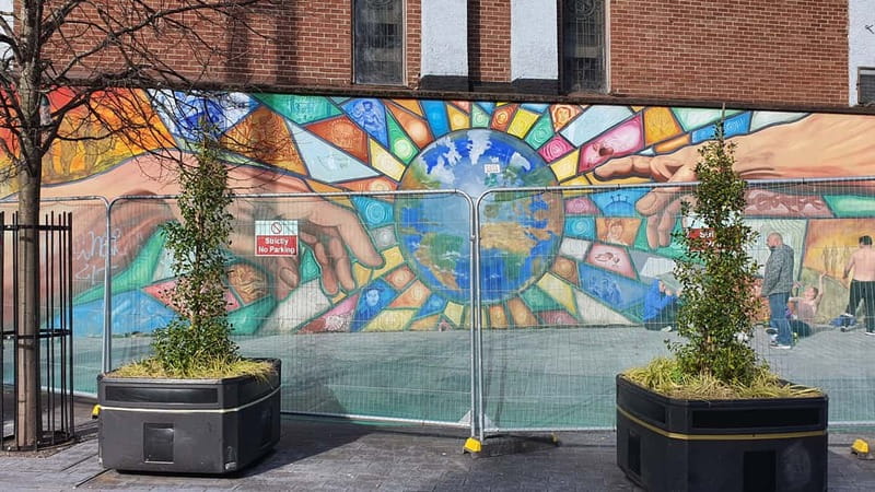 Belfast an Eclectic/Real local City Walking/Experience . - Why this Belfast walk works well on your first day