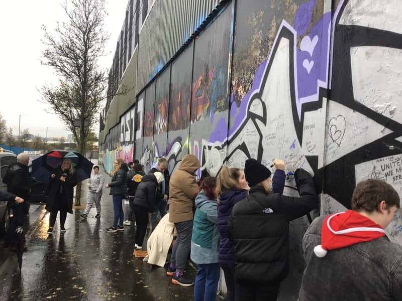 Belfast: Black Taxi Tour & Crumlin Road Jail Tour - The Peace Wall and Belfast’s divided communities