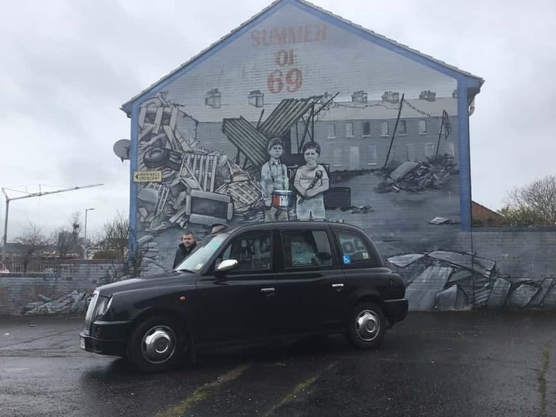 Belfast: Black Taxi Tour & Crumlin Road Jail Tour - West Belfast murals and the stories behind them