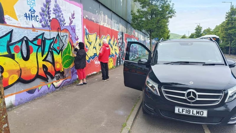 Belfast: Black Taxi Tour - Starting at Belfast City Hall and the Titanic Quarter