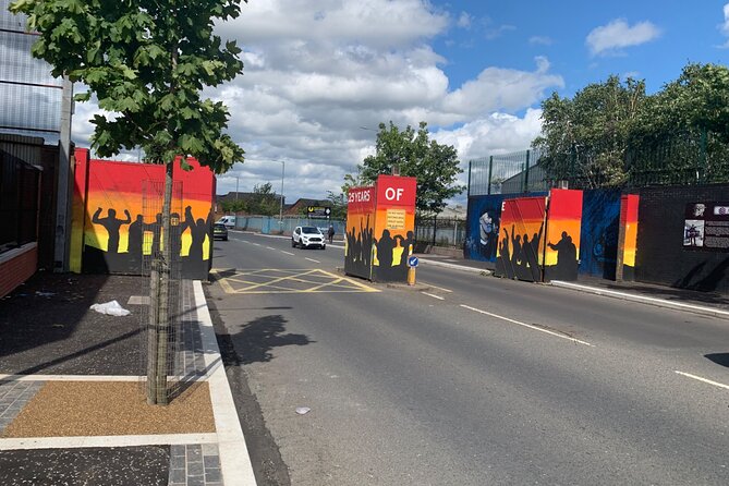 Belfast city and Mural 4 hour tour - Starting in Belfast with private transport