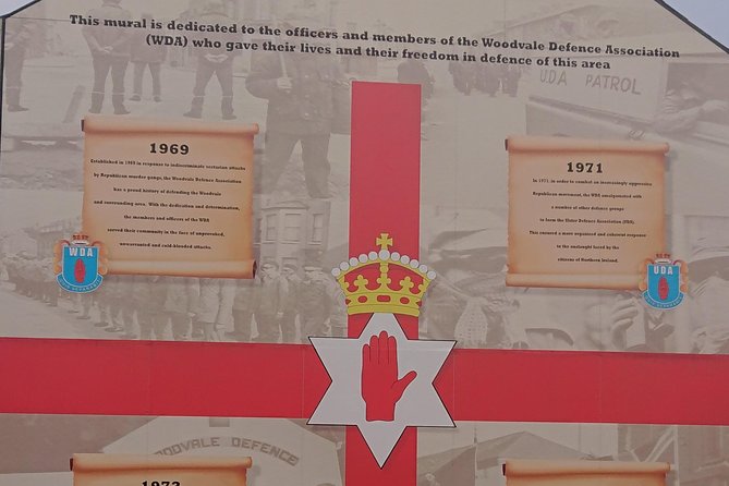 Belfast: Famous Black Taxi Tour - The Peace Wall and your own message