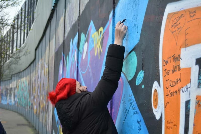 Belfast: Famous Murals Private Tour - Falls Road: Belfast’s Republican story