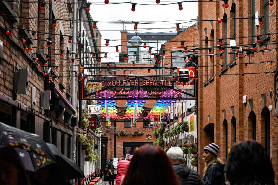 Belfast: Food Tour with 10+ Tastings of Bread, Beer, Seafood - Soda bread, wheaten bread, and the taste of home
