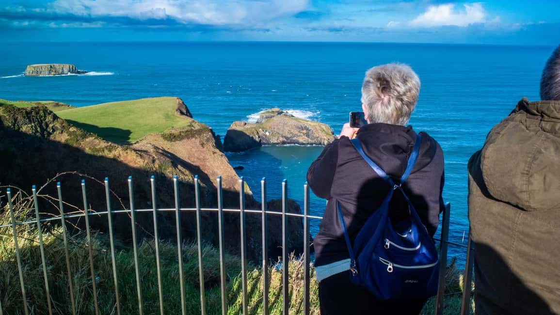 Belfast: Giant's Causeway & Irish Castles Tour -WIFI onboard - Why This Nine-Hour Tour Works