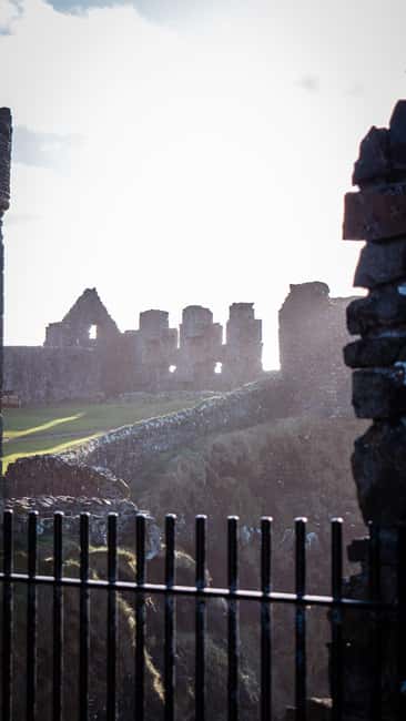 Belfast: Giant's Causeway & Irish Castles Tour -WIFI onboard - Lunch and the Dark Hedges