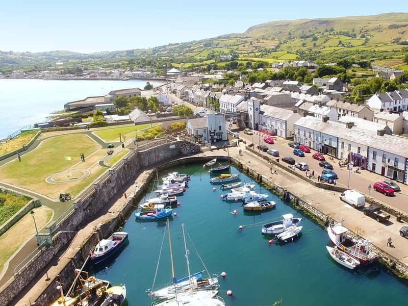 Belfast: Giant's Causeway Tour and 2-Day Open Top-Bus Tour - Carrickfergus Castle and the first taste of the coast