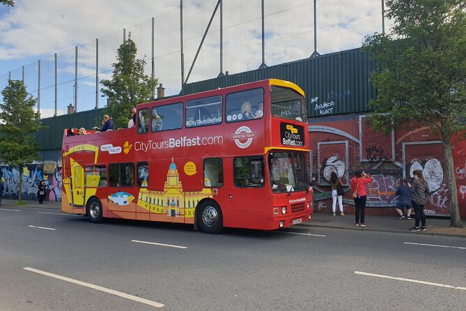 Belfast Hop-on Hop-off Tours - Weather, crowds, and waiting time
