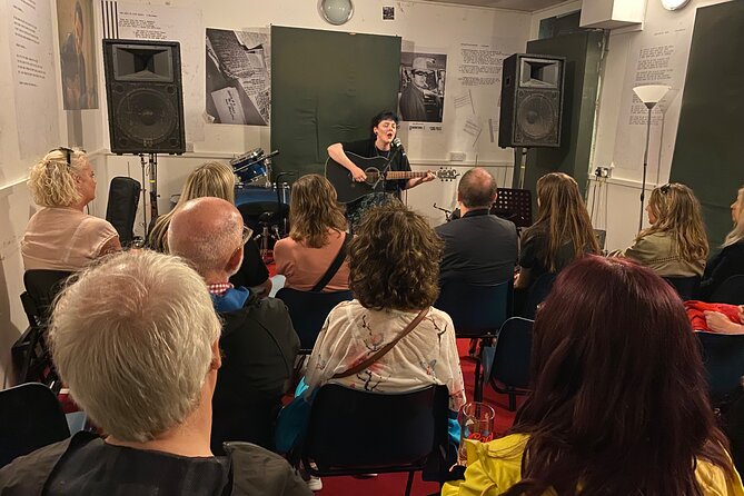 Belfast Music Walking Tour - Kelly’s Cellars and traditional Irish music