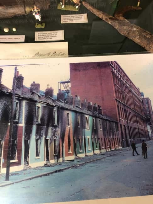 Belfast: Peace Wall & Mural Tour - Shankill Road and the Royal murals