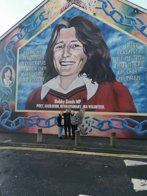 Belfast: Political Mural Taxi Tour - The peace walls make division visible