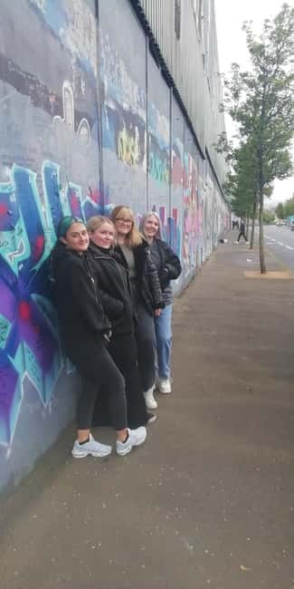 Belfast: Political Mural Taxi Tour - What the private taxi format adds