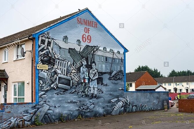 Belfast Political & Murals Tour - The Peace Wall, 20 minutes at Belfast’s dividing line