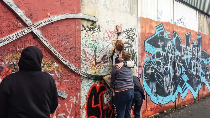Belfast: Political Taxi Tour - The murals are more than photo stops