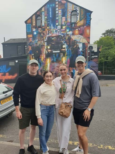 Belfast: Private Black Taxi Cab Political Murals Tour - Signing the Peace Wall