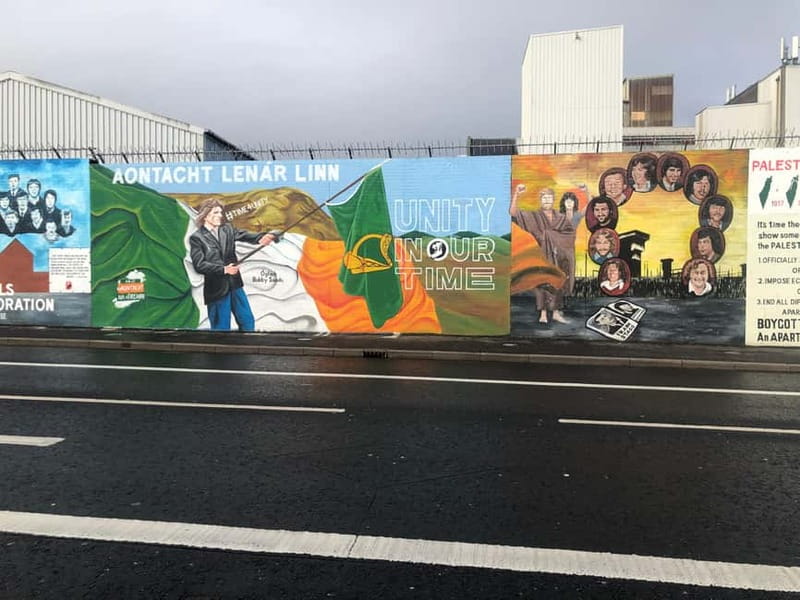 Belfast: Private Black Taxi Tour with Guide - Falls Road and the murals of Irish Belfast