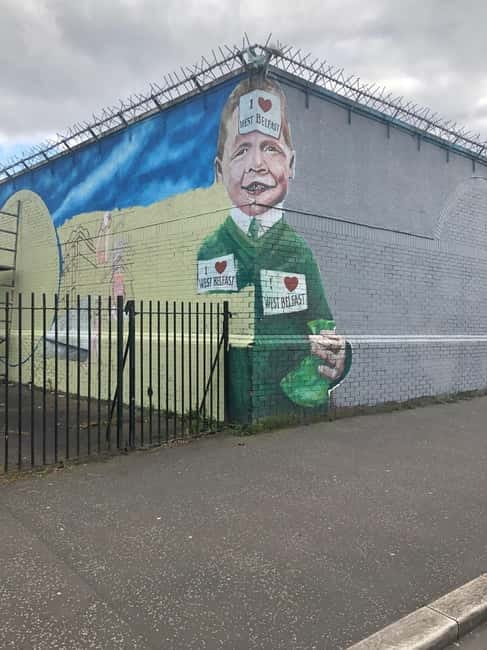Belfast: Private Black Taxi Tour with Guide - Who should book this Belfast tour?