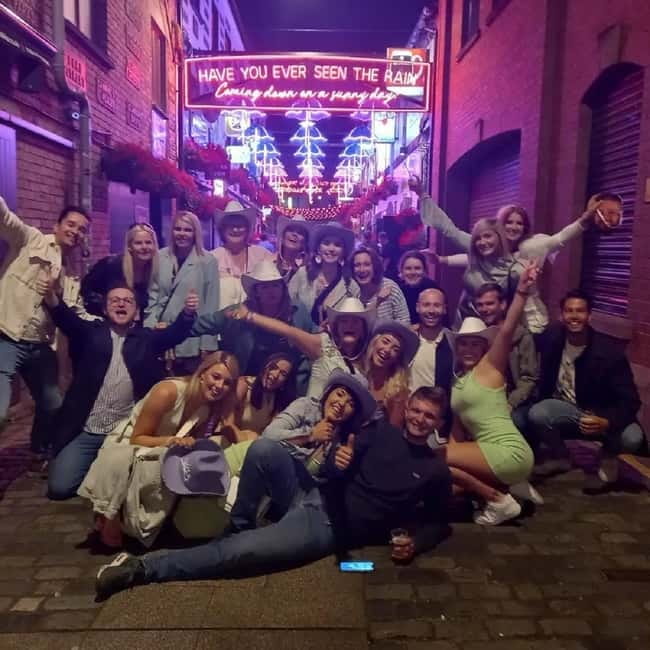 Belfast: Pub Crawl and Bar Walking Tour with Two Drinks - The guide makes the difference