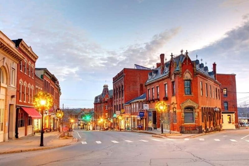 Belfast : Sightseeing Private Custom Tour with a Local Guide - Museums, monuments, and what is not included