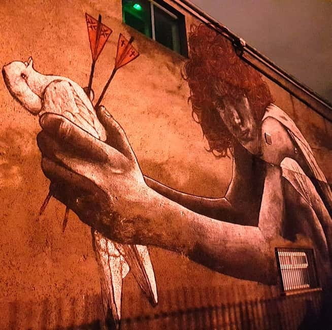 Belfast Troubles : Murals, Street Art, and Peace Wall Tour - Returning toward City Hall