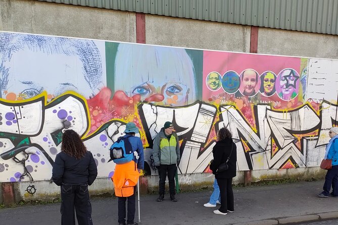 Belfast Troubles Tour: Walls and Bridges - Murals on Divis Street and the International Wall