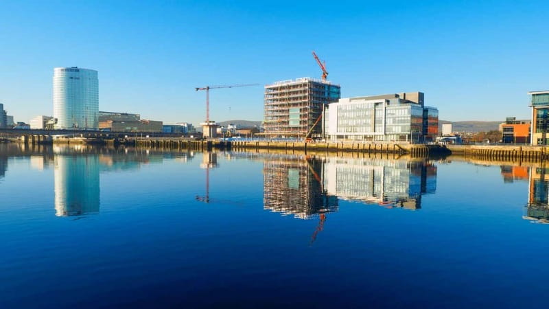 Belfast Walking Tour with a Local - Queen’s University and the Botanic Gardens