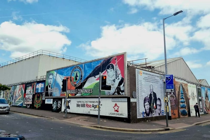 Belfast Walking Tour with a Local – History & Craic - The Spirit of Belfast and the return to City Hall
