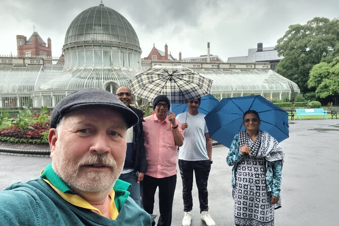 Best of Belfast Driving Taxi Tour with Political Murals - Queen’s University and the Botanic Gardens