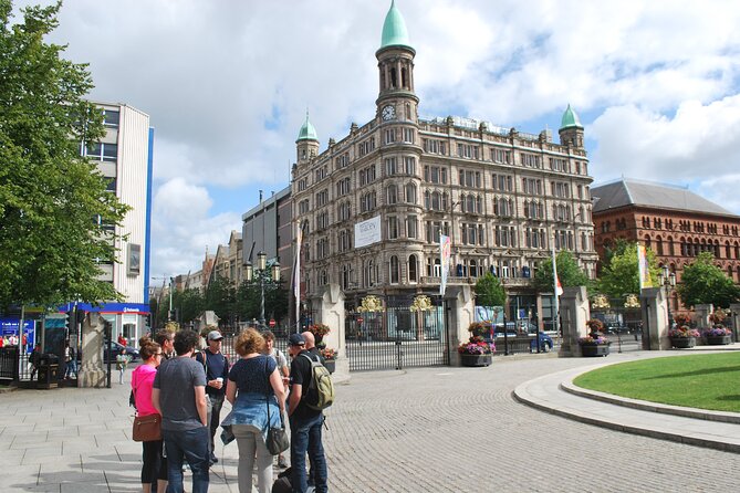 Best of Belfast Walking Tour - The Big Fish and the River Lagan