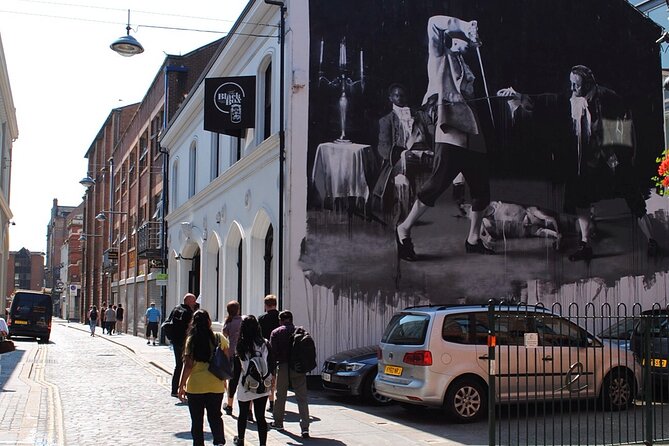 Best of Belfast Walking Tour - The Belfast Entries Outdoor Art Gallery