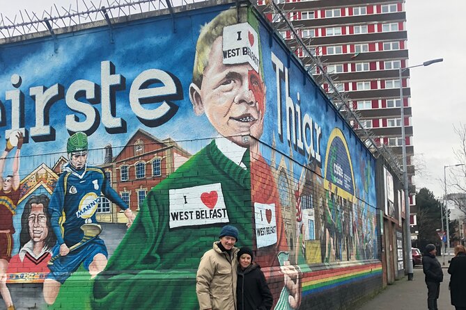 Black Taxi Tour of Belfast – Politics, Murals peace walls Tour - Crossing the Peace Gates to Shankill Road