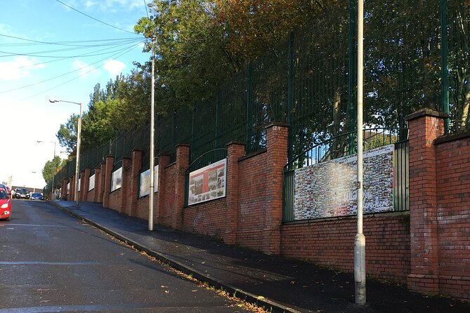 Derrie Danders: A Self-Guided Audio Tour of the Riverside and South City - The War Memorial and The Diamond
