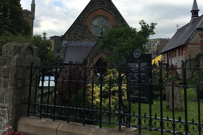 Derrie Danders: Highlights of the Walled City a Self-Guided Audio Tour - The Siege Museum and First Derry Presbyterian Church