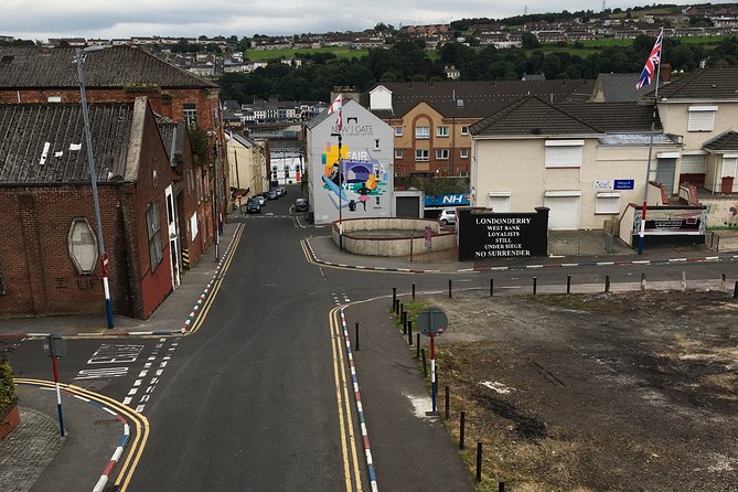 Derrie Danders: Highlights of the Walled City a Self-Guided Audio Tour - Four wall landmarks that give the route its shape