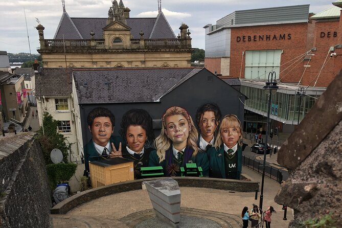 Derrie Danders: Highlights of the Walled City a Self-Guided Audio Tour - Walking beside Derry’s walls