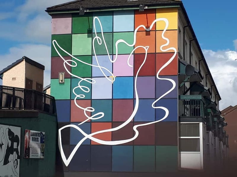 Derry: Bloody Sunday and Bogside Murals Walking Tour - Walking through the Bogside and the Civil Rights story