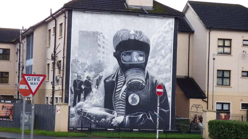 Derry: Bloody Sunday and Bogside Murals Walking Tour - Is $35 a fair price for 90 minutes?