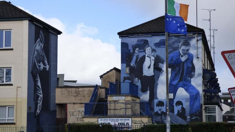 Derry: Bloody Sunday and Bogside Murals Walking Tour - Weather, pace, and what to wear
