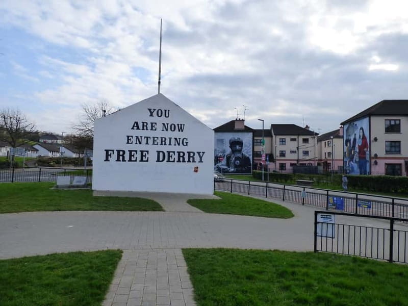 Derry: Bloody Sunday and Bogside Murals Walking Tour - The background: partition, discrimination, and a divided city