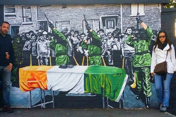 Express Terror and Peace 90 min Private Belfast Cab /Taxi Tour - Bombay Street and the memory of displacement