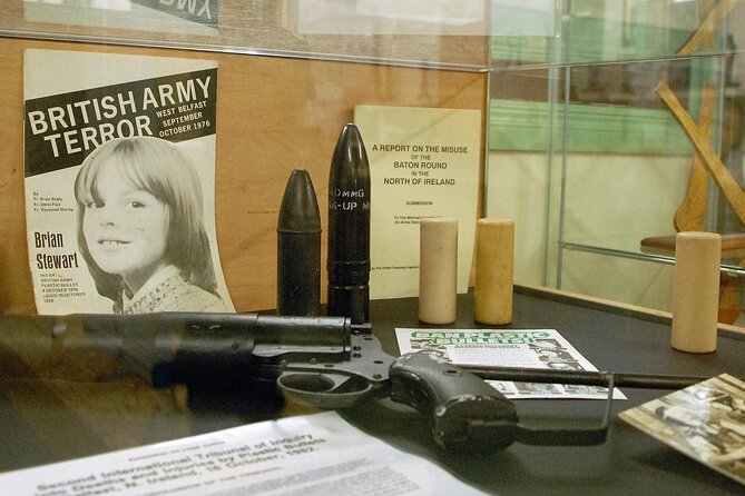 Express Terror and Peace 90 min Private Belfast Cab /Taxi Tour - Falls Road Library and the Bobby Sands mural
