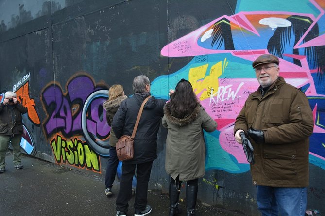 Falls road Murals Walking Tour with former prisoners - Learning from a former prisoner