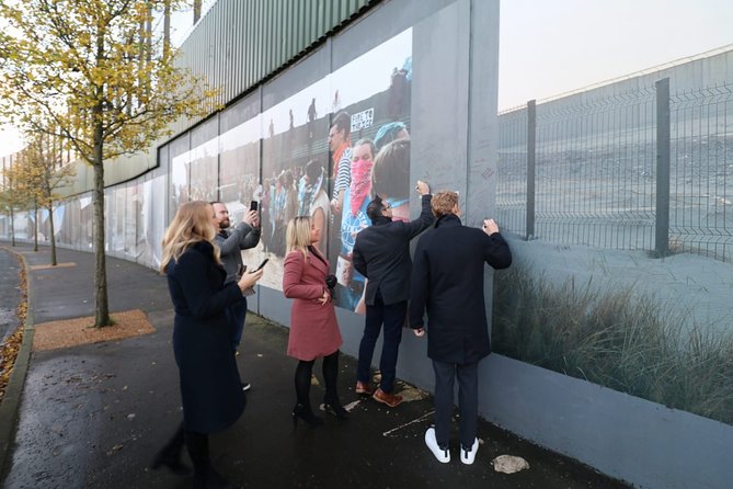 Falls road Murals Walking Tour with former prisoners - Is 90 minutes enough for Belfast’s Troubles?