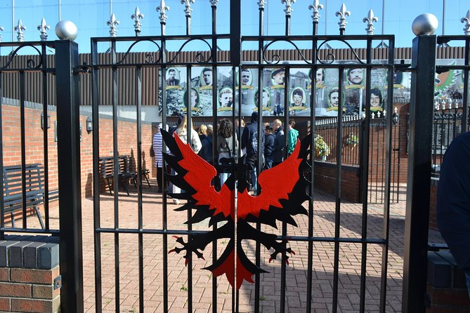 Famous Private Belfast Troubles Taxi Tour Original Drivers 2hr - Shankill Road and the unionist point of view